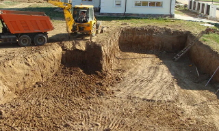 Рытье котлованов под фундамент в Михайловке – цена от 2569 руб. за м3 | 2Землекопа-Мхл