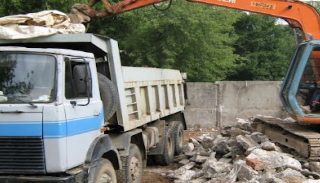 Вывоз строительного мусора с участка в Михайловке недорого от 1541 руб. | 2Землекопа-Мхл
